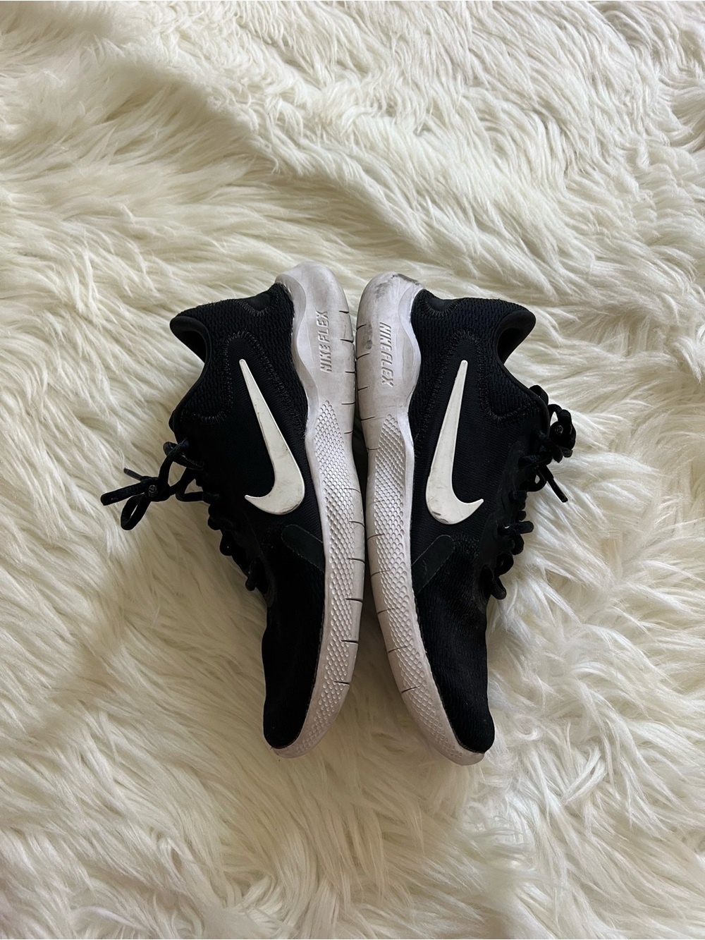 Nike Black & White Womens Shoes Size 8 - Picture 3 of 6